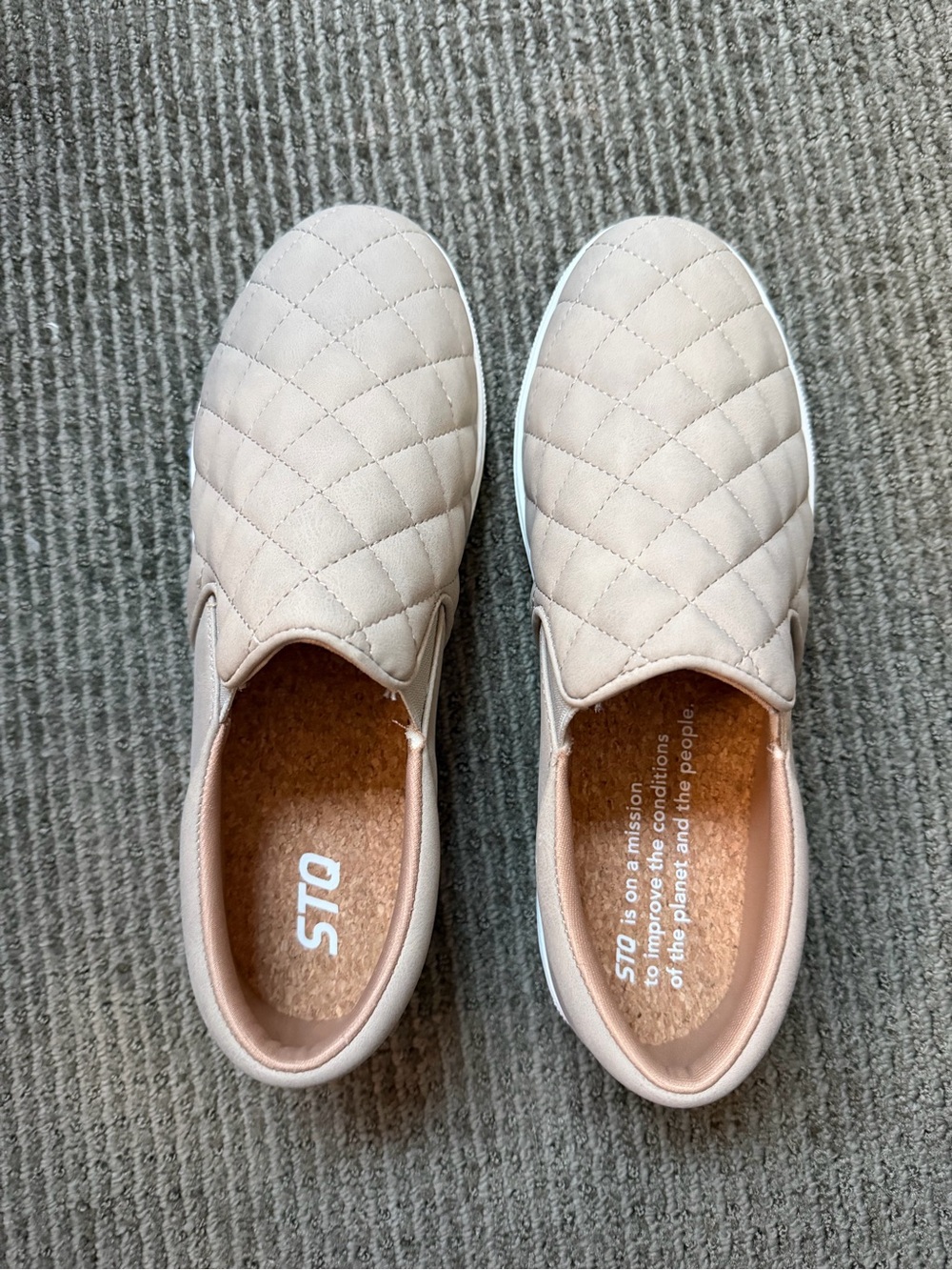 Quilted Slip-On Sneakers in Light Beige - STQ